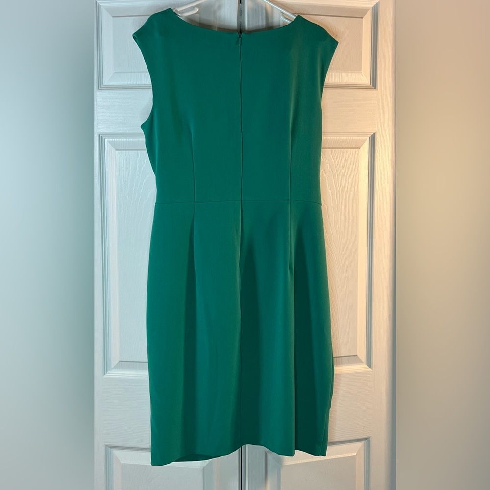 dressbarn sleeveless Green Dress with Gold Chain - Picture 7 of 16